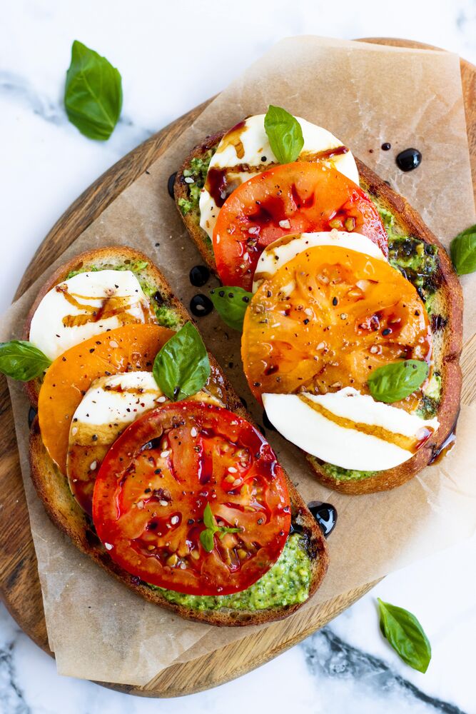 Heirloom Tomato Caprese Pesto Toast: A Flavorful Summer Treat